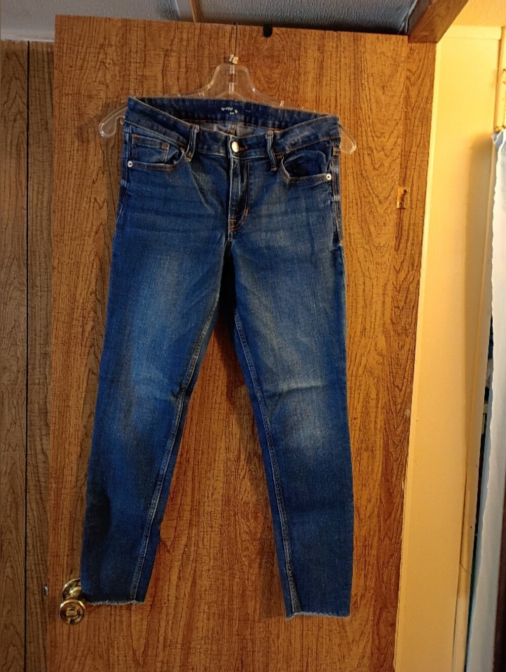 Women's Old Navy Cropped Bottom Skinny Jeans Size 4
